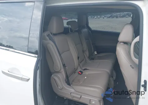 2018 Honda Odyssey Elite z USA, uszkodzony, nr VIN 5FNRL6H95JB088616